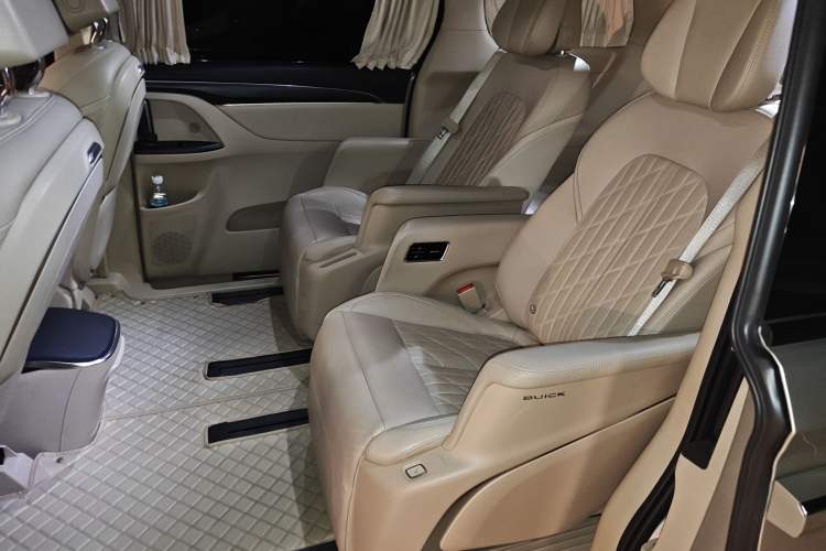 Used Buick GL8 2022 ES Land Cruiser 653T Luxury Model
