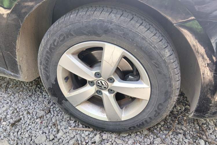 Used Volkswagen Lavida 2013 Revised Classic 1.6L Manual Fashion Edition Right Front Wheel Hub