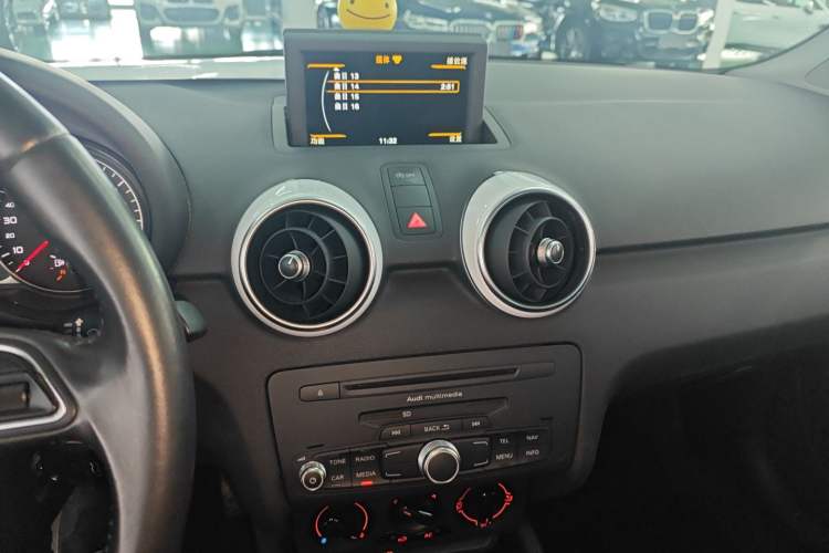 Used Audi A1 2014 30 TFSI Sportback Fashion Model Audio And AC Panel