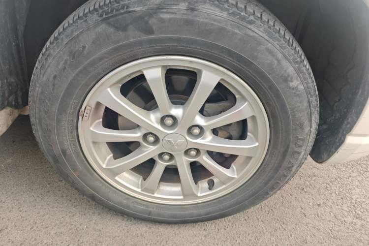 Used Mitsubishi ASX 2012 2.0 LUXURY Two-Wheel Drive with Navigation Right Front Wheel Hub