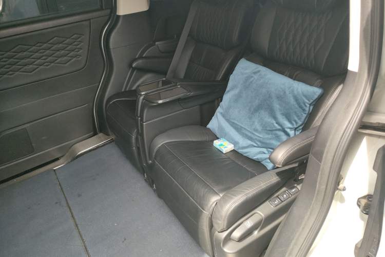 Used Honda Elysion 2022 2.0L eHEV Luxury Edition Left Rear Seat