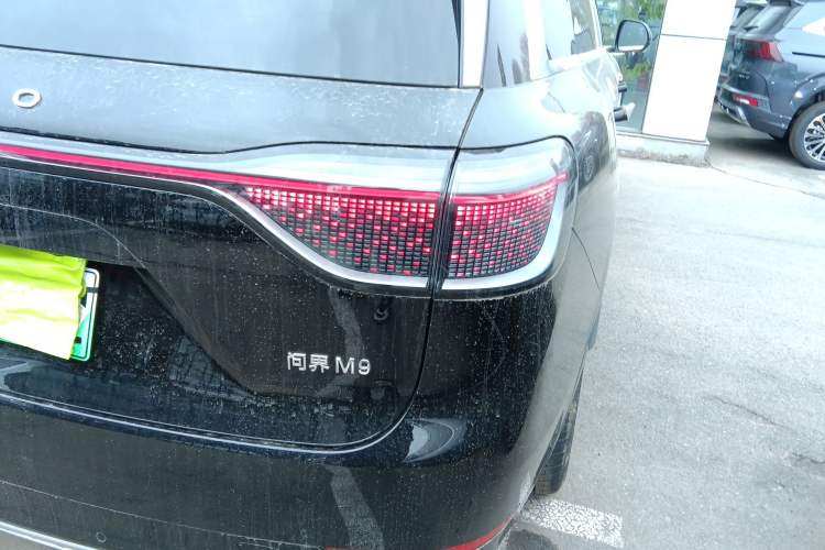 Used Hima AITO M9 2025 Extended-Range Max Version 52 kWh 6-Seater Edition Right Rear Taillight