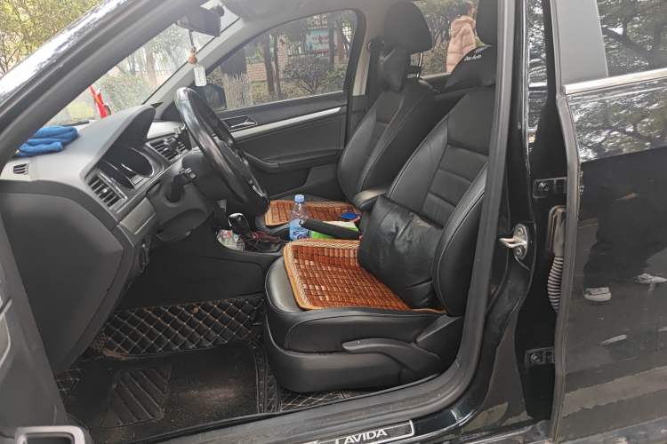 Used Volkswagen Lavida 2017 1.6L Automatic Comfort Edition
