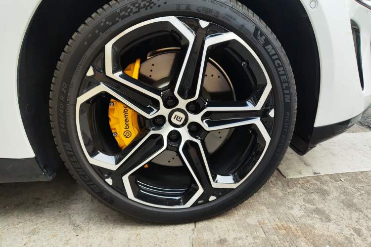 Used Xiaomi Auto SU7 2024 Four-Wheel Drive Ultra-Long Range Advanced Intelligent Driving Max Edition
