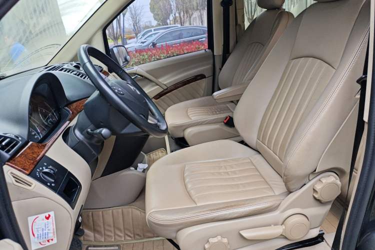 Used Mercedes-Benz Viano 2011 2.5L Luxury Edition Left Front Seat