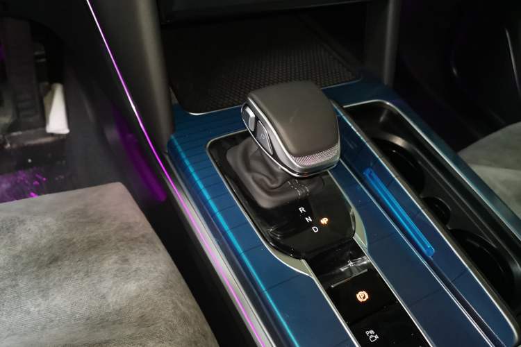 Used Hongqi HS7 PHEV 2025 Model 2.0T PHEV Two-Wheel Drive Qi Xiang Edition 6-Seater