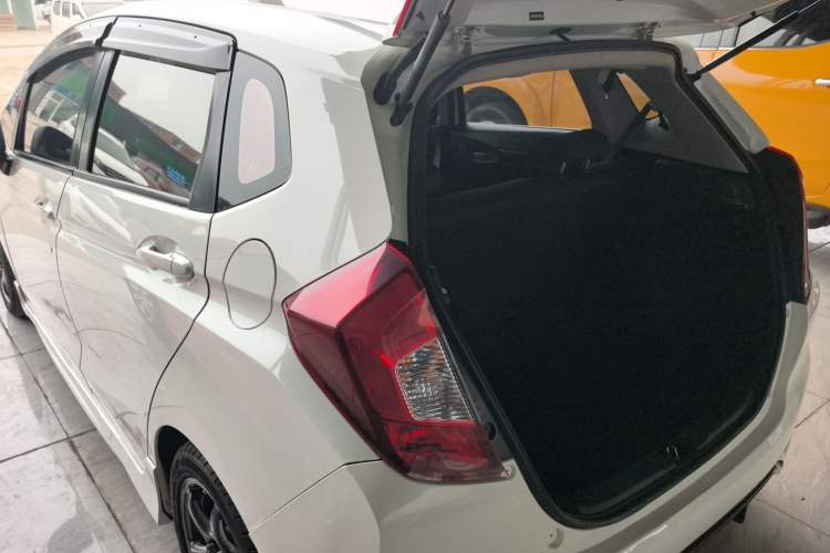 Used Honda Fit 2018 1.5L Manual Comfort Version
