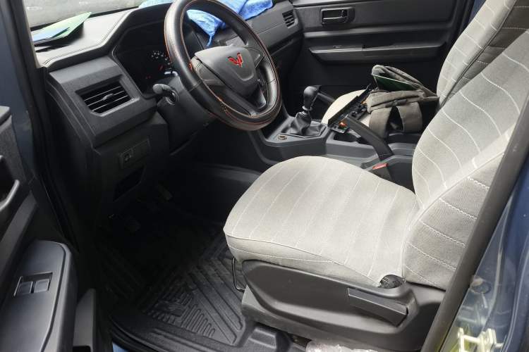 Used Wuling Hongguang PLUS 2020 1.5L Manual Standard Edition 5 Seats
