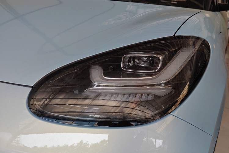 Used Wuling Bingo 2025 333 km Lingxi Connected Version Left Front Headlight