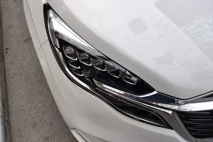 Used Buick GL8 2022 ES Landtrek 653T Luxury Edition Right Front Headlight