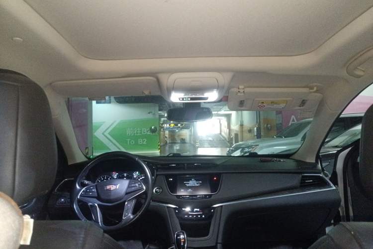 Used Cadillac XT5 2018 25T Luxury Model Headliner