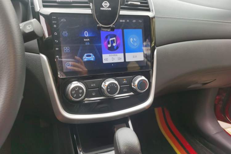 Used Nissan Tiida 2016 1.6L CVT Cool Dynamic Edition Audio And AC Panel