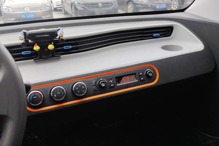Used Wuling Hongguang MINIEV 2020 Enjoy Edition Lithium-Ion Battery Audio And AC Panel