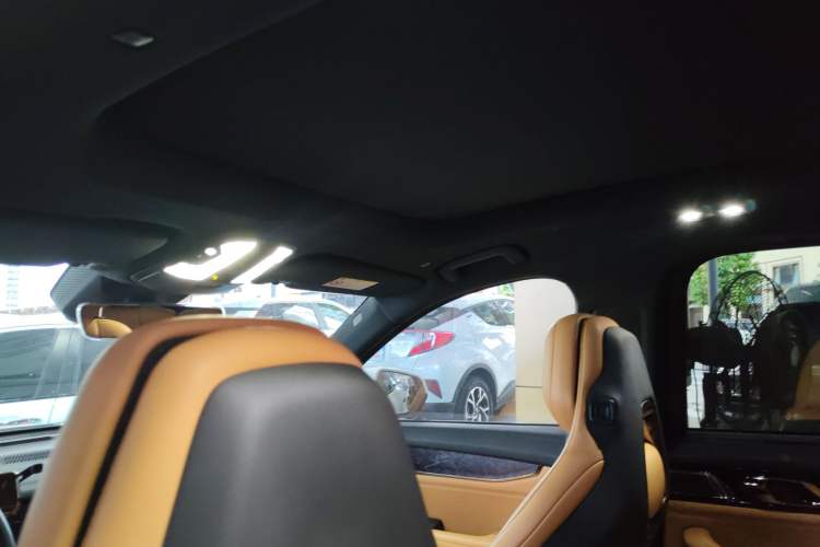 Used Lynk & Co 09 2021 2.0T Halo Six-Seater
