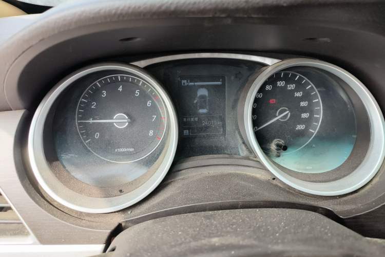 Used Baojun 730 2016 Revised 1.5L Manual Standard Version 7 Seats China V Emission Standard Odometer Close Up