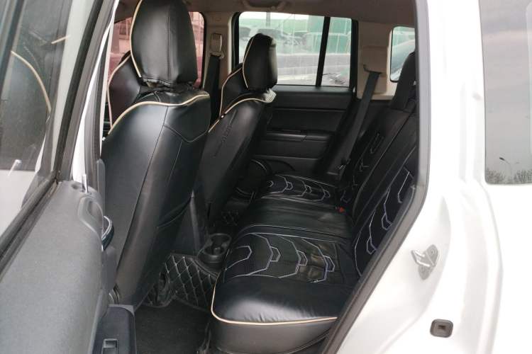 Used Jeep Compass 2015 2.0L two-wheel drive sport version