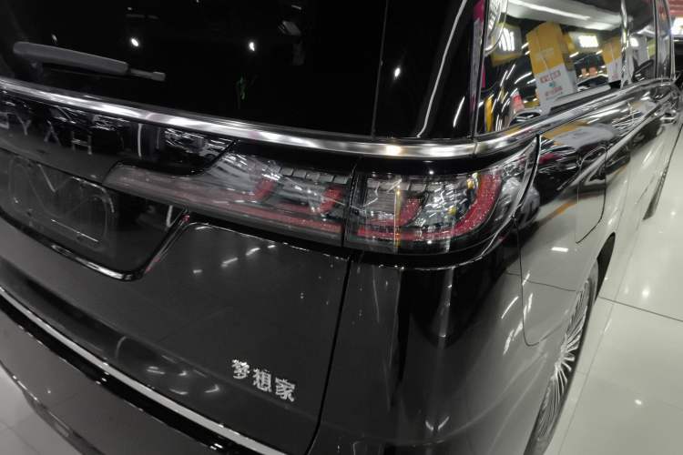 Used VOYAH Dream 2025 PHEV Four-Wheel-Drive Flagship Kunpeng Edition
