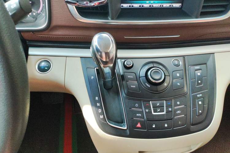 Used Buick GL8 2018 28T Comfort Model China VI Standard Gear Lever