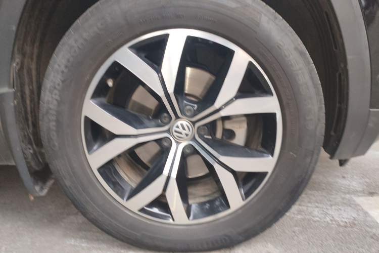 Used Volkswagen Teramont 2017 330TSI Two-Wheel-Drive Luxury Edition Right Front Wheel Hub