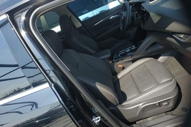 Used Buick Envision 2023 Encore Plus 652T Five-Seat All-Wheel-Drive Luxury Model
