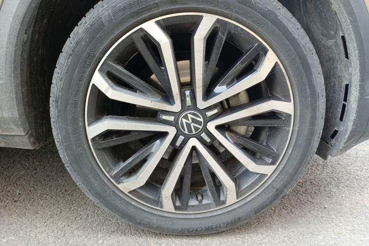 Used Volkswagen T-ROC 2021 Revised Version 280TSI DSG Two-Wheel Drive Comfort & Smart Connectivity Edition Right Front Wheel Hub