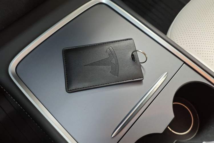 Used Tesla Model Y 2022 Long-Range All-Wheel-Drive Version