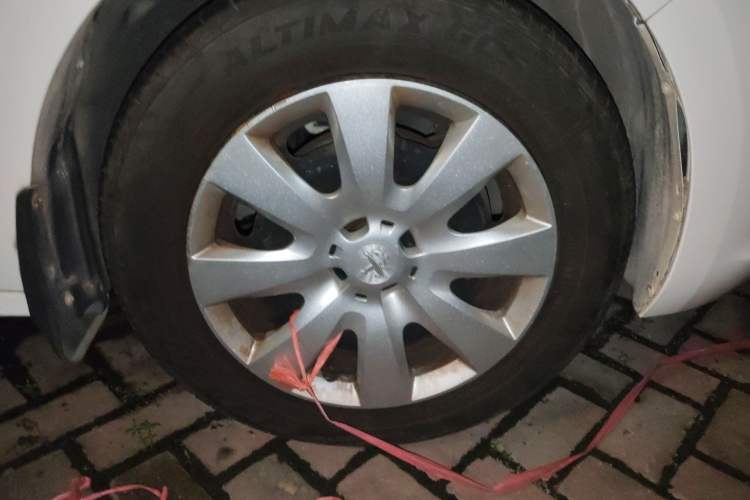 Used Peugeot 301 2014 1.6L Manual Comfort Edition
