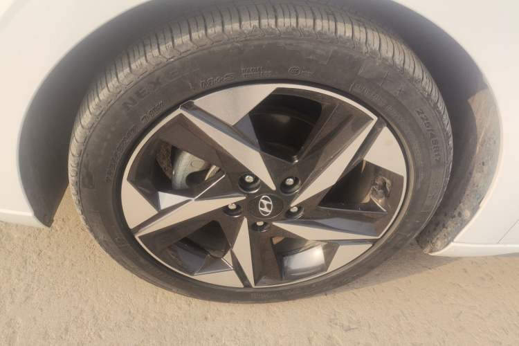 Used Hyundai Elantra 2022 1.5L CVT LUX Prestige Edition Left Front Wheel Hub