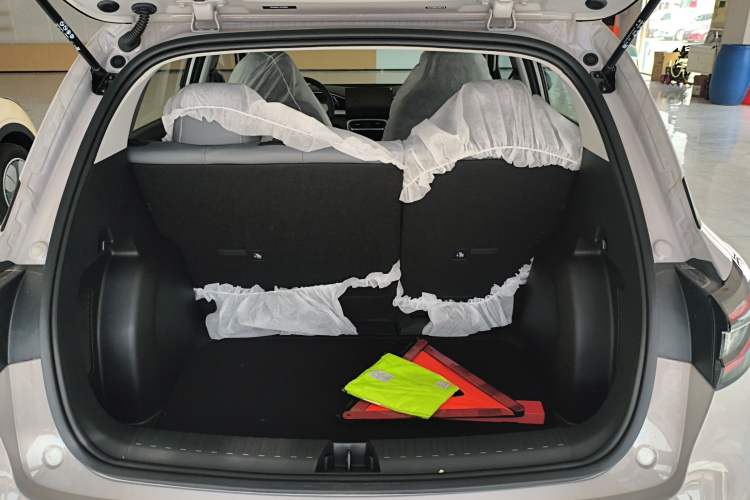 Used Geely Galaxy Geome 2026 Model 310km Youth Edition Trunk