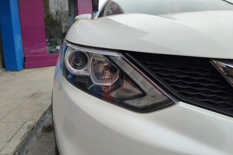 Used Nissan Qashqai 2016 2.0L CVT Elite Edition Right Front Headlight