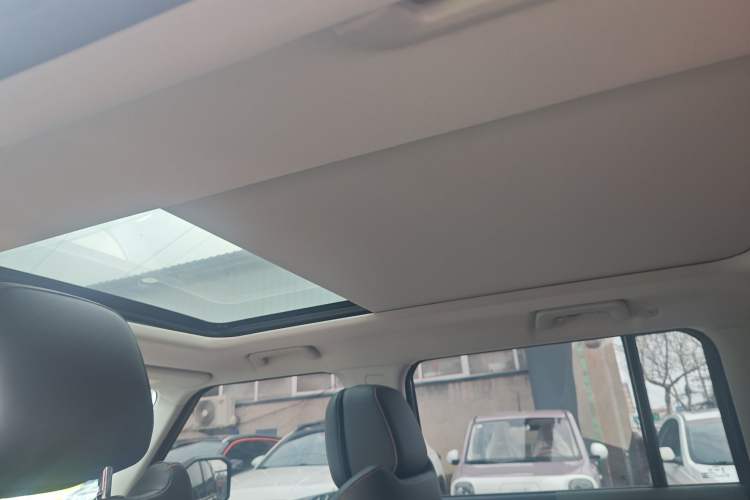 Used iCAR 03 2024 472km Four-Wheel Drive Long-Range Intelligent Advanced Version Headliner