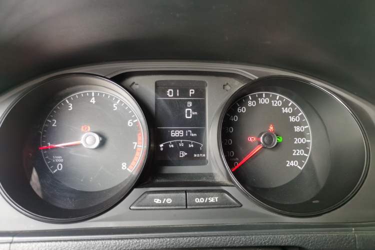 Used Volkswagen Lavida 2017 1.6L Automatic Fashion Edition Instrument Cluster