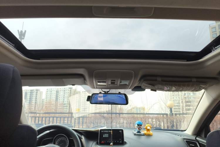 Used Mazda 3 Axela 2016 Hatchback 1.5L Automatic Luxury Model
