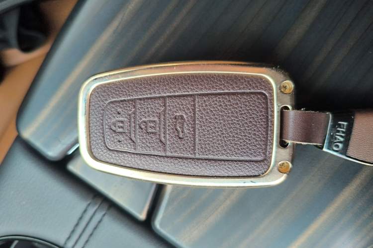 Used Toyota Avalon 2019 2.5L Ambition Version China VI Standard Vehicle Key