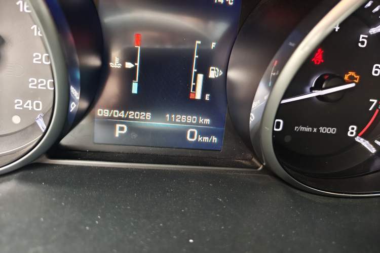 Used Land Rover Discovery Sport 2016 2.0T HSE Odometer Close Up