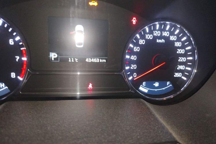 Used Kia K5 2014 2.0L Automatic LUXURY Odometer Close Up