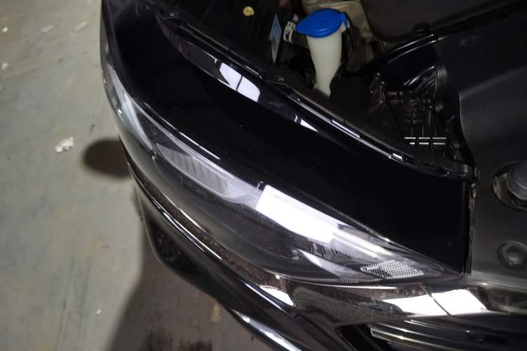 Used Ford Edge 2021 PLUS EcoBoost 245 Two-Wheel-Drive Titanium 7-Seater Right Front Headlight