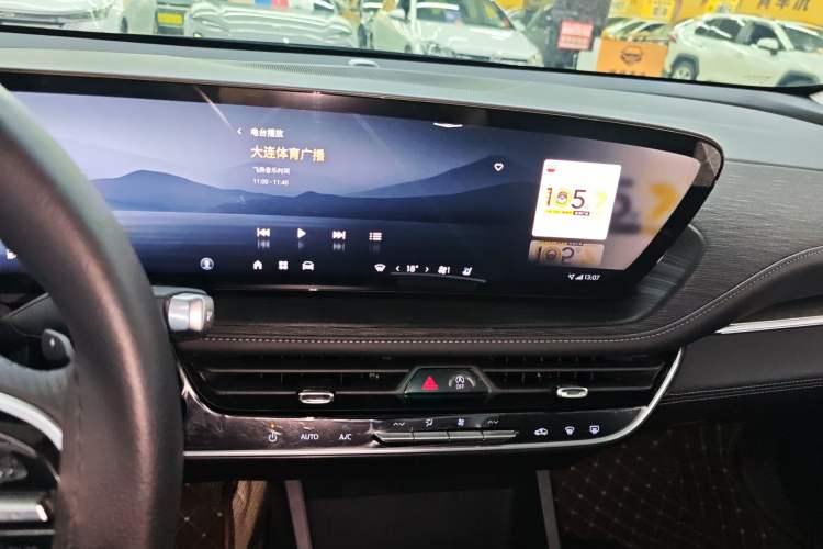 Used Buick LaCrosse 2025 28T Platinum Edition
