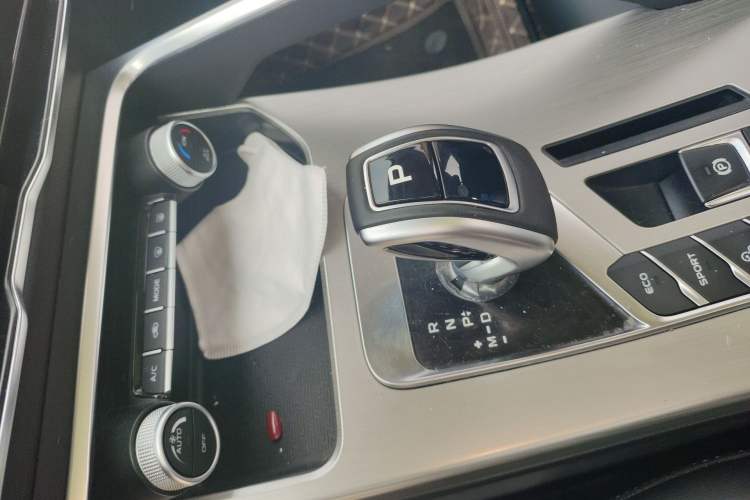 Used Geely Auto Coolray 2019 260T DCT Knight China VI Standard Gear Lever