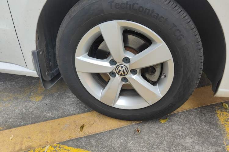 Used Volkswagen Gran Lavida 2013 1.6L Automatic Fashion Model
