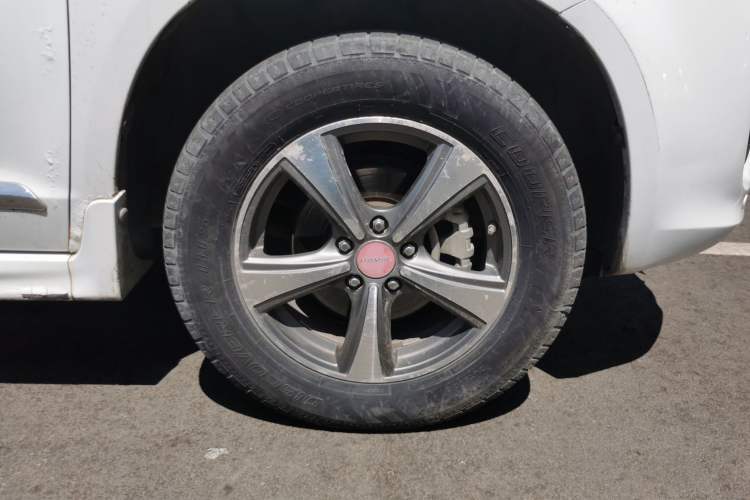 Used Haval H6 2013 Upgraded Model 1.5T Manual Two-Wheel Drive Elite Version Right Front Wheel Hub