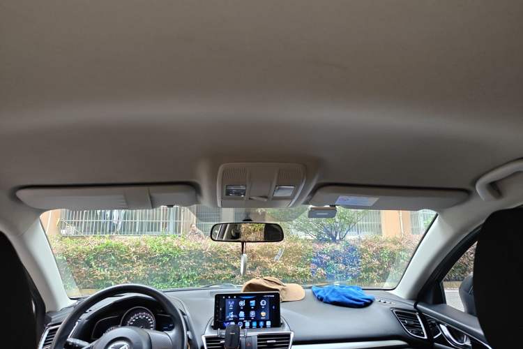 Used Mazda 3 Axela 2016 Sedan 1.5L Automatic Comfort Model