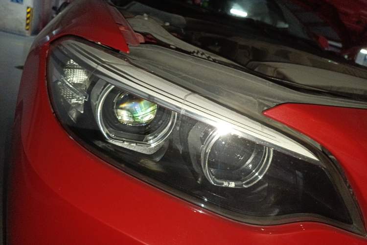 Used BMW 2 Series 2018 220i Convertible Coupe Sports Design Package Right Front Headlight