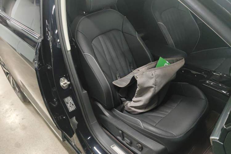 Used Volkswagen Passat 2023 Facelift 330TSI Luxury Edition Right Front Seat