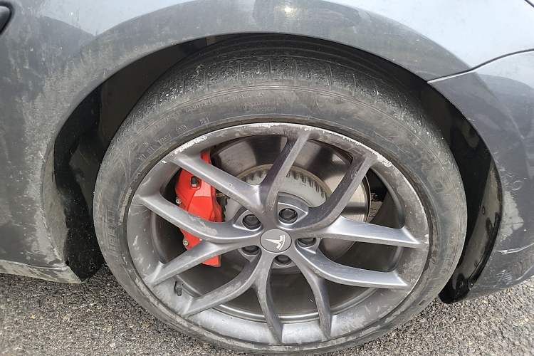 Used Tesla Model 3 2021 Performance High-Performance All-Wheel-Drive Version Right Front Wheel Hub