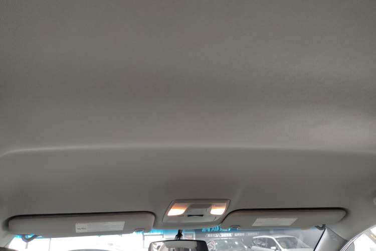 Used Toyota Sienna 2017 3.5L 2WD SE 7-Seater Canadian Version