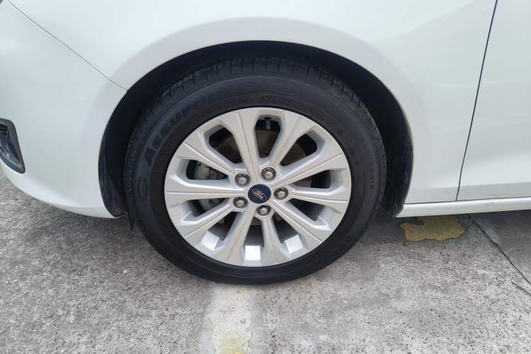 Used Ford Escort 2015 1.5L Automatic Fashion Model Left Front Wheel Hub