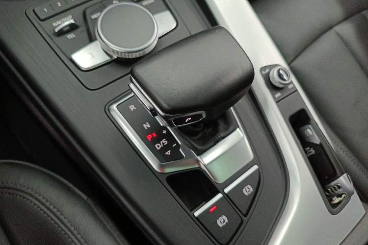 Used Audi A4L 2019 40 TFSI Fashion Edition China VI Emission Standard
