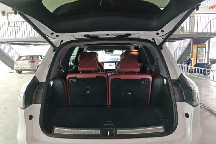 Used Hima AITO M8 2025 Extended-Range Ultra Version 53.4 kWh 6-Seater Edition
