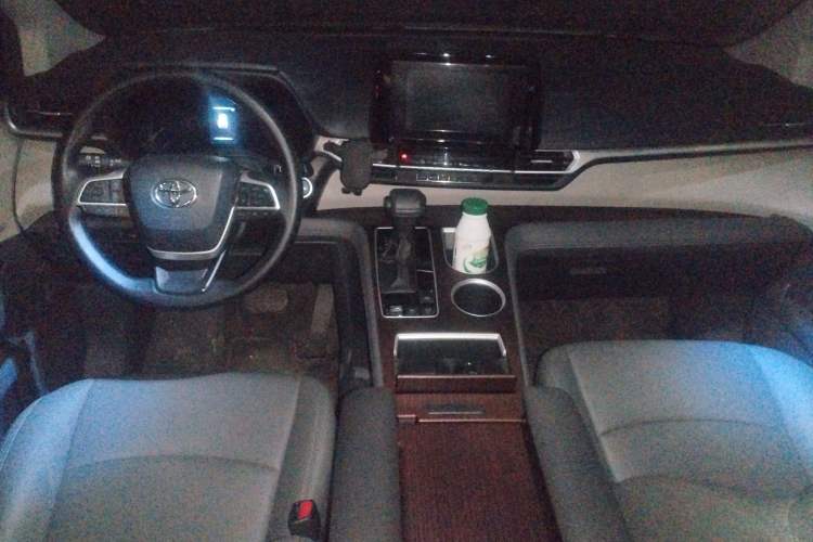 Used Toyota SIENNA 2023 2.5L Hybrid Comfort Edition
